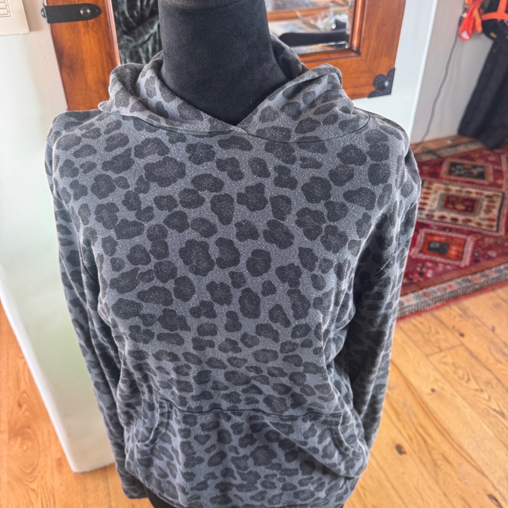 NOLI WOMEN'S BLACK ANIMAL PRINT HOODIE SIZE SMALL EXCELLENT CONDITION
